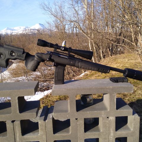 Remington 700 i .458 SOCOM som tar AR-15/HK416 magasin