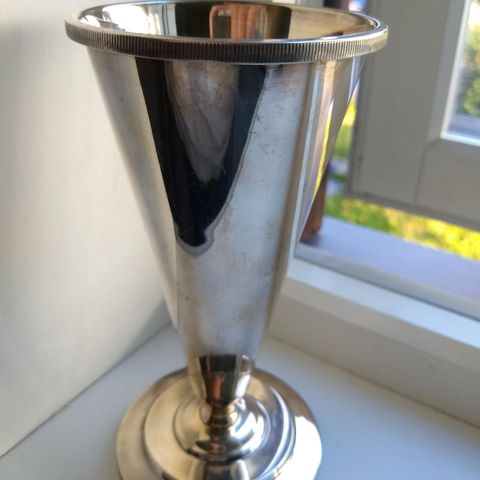 Eldre Vase "WA" 40 gram sølvplett