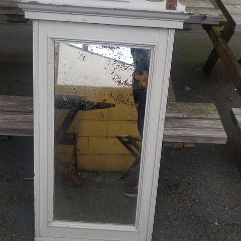 gustaviansk speil med vakker patina