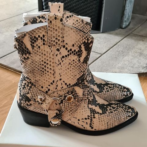 Nye Steve Madden cowboy bootsene i str 36