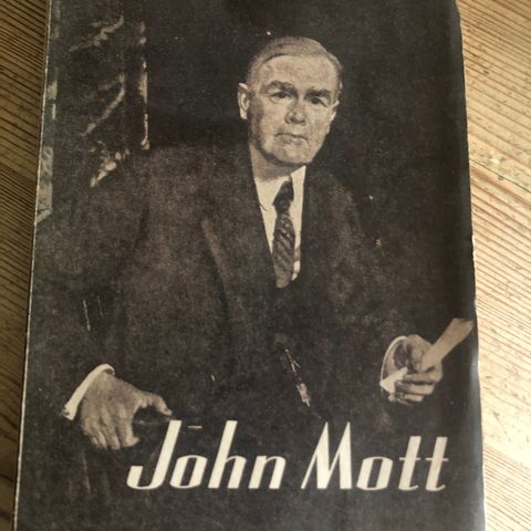 John Mott. Biografi. Utgitt 1942