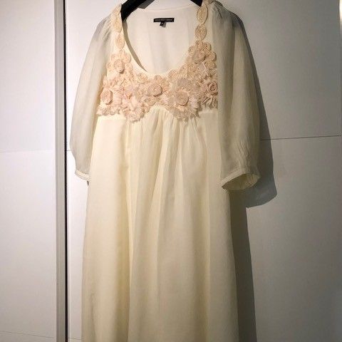 Flott kjole bomull og silke original pynt fra Ilse Jakobsen. Kupp !