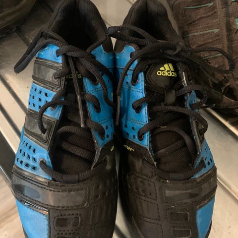 Adidas sko størrelse 35,5