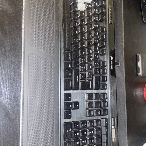 Corsair K70 Tastatur nypris 2800kr