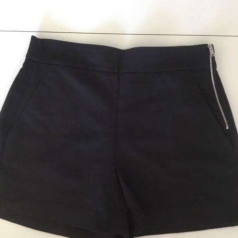 Svart shorts fra Zara str M