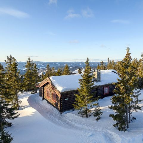 Laftehytte på Hafjell selges til høystbydende