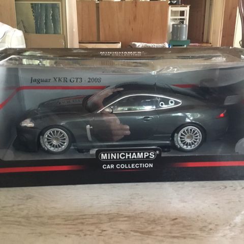 Jaguar XKR. GT3. Minichamps.  1:18