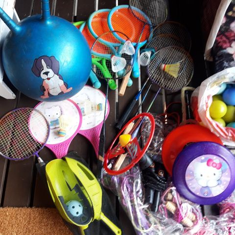 Utendørsleker,  badminton, hoppetau