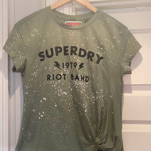 Lite brukt t-skjorte fra Superdry