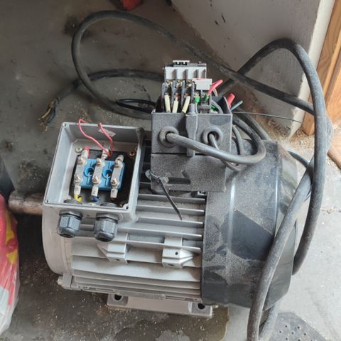 Stor elektrisk motor til feks kompressor SELGES/BYTTES.