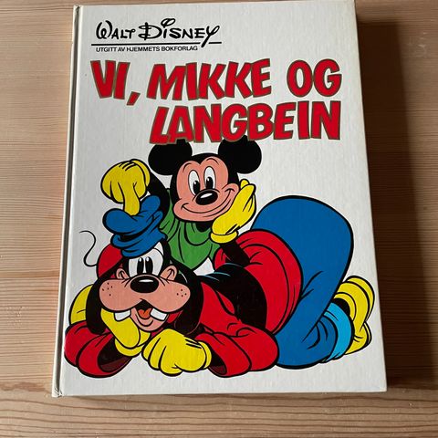 Kjempebok "Vi, Mikke og Langbein" selges.