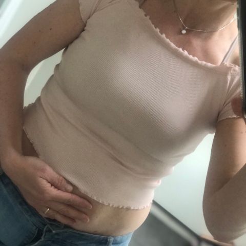 Offshoulder magetopp til jente / dame fra Gina tricot i str S