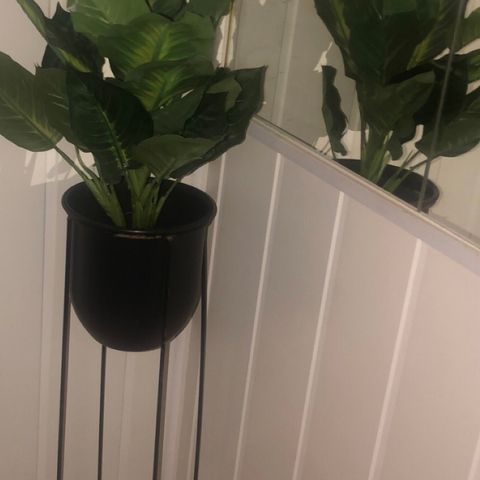 Kunstig plante med lang planteholder