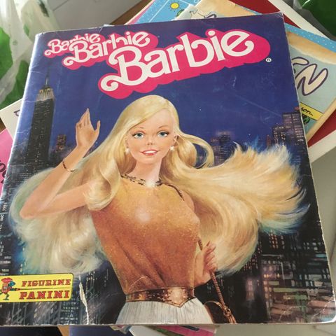 Komplett Barbie klistremerkebok fra 80-tallet