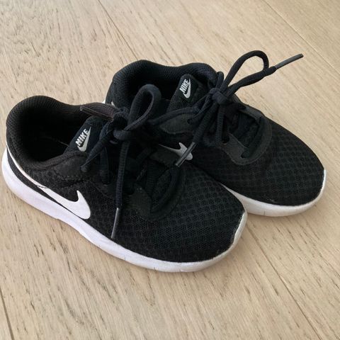 Nike sko strl 28