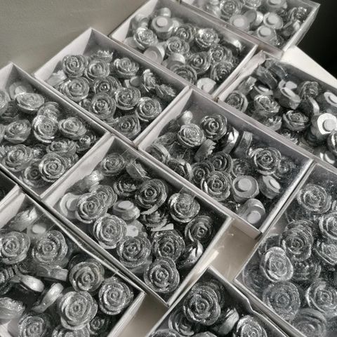 (Ubrukt) Hobbysaker - roser i sølvfarge med glitter