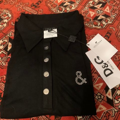 Dolce & Gabbana t-shirt med bling «&»- str. XL - NY/UBRUKT