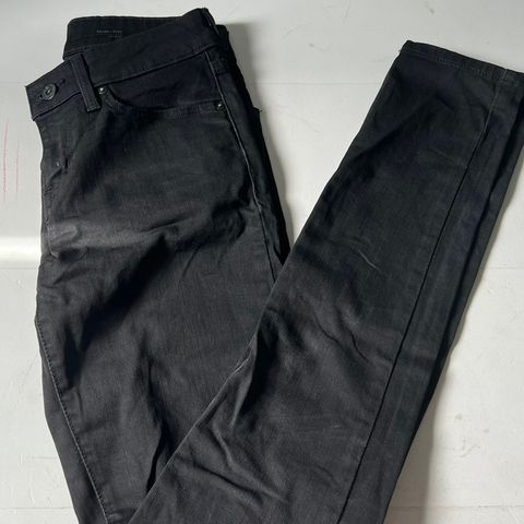 Levis str 25