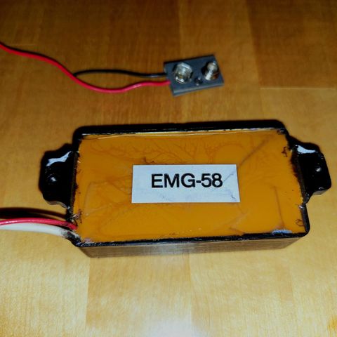 EMG 58 - Lakkert sort