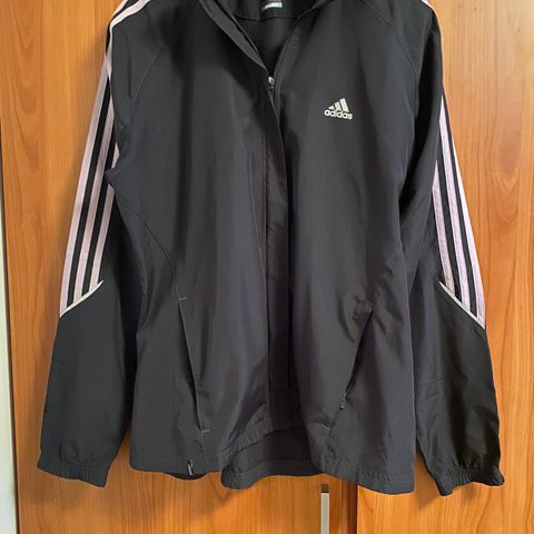 Adidas jakke , str 40 (polyester) brukt en gang