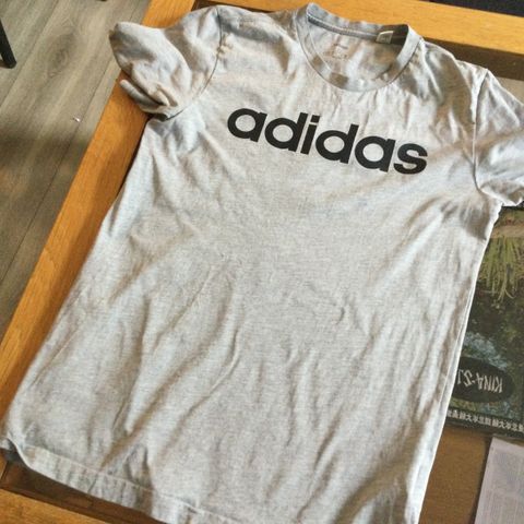 Adidas  shirt ( grå/sort)