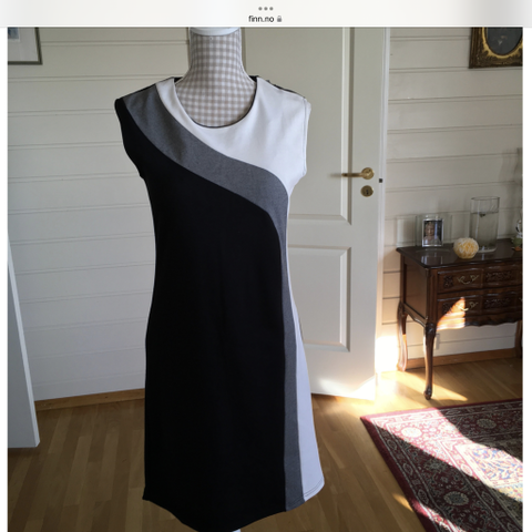 Kjempefin flerfarget kjole i str 40/L selges