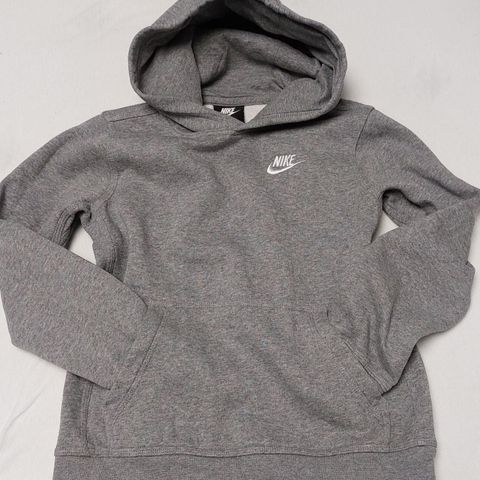 Som ny grå NIKE hoodie str 137/147 eller 9/10 år