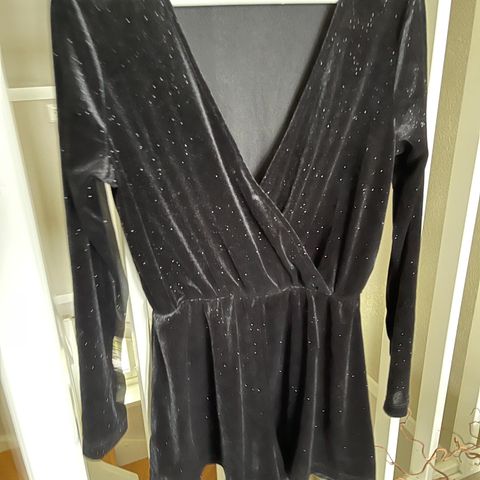 Myk og fin jumpsuit m/glitter