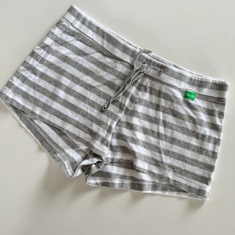 Stripete snoopy shorts fra H&M 3S