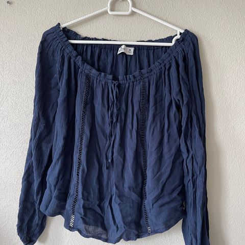 Ubrukt offshoulder genser/overdel fra Hollister i str m.