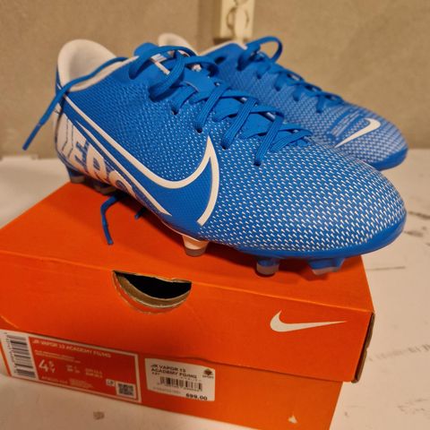 Ubrukte Nike JR Vapor Academy str 36,5