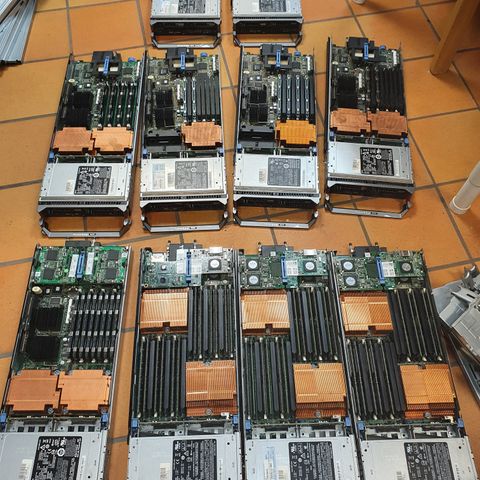 2stk. Dell M1000e blade chassis med masse utstyr