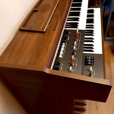 Yamaha orgel model. B-4 DR  Herlig musikk for dine ører