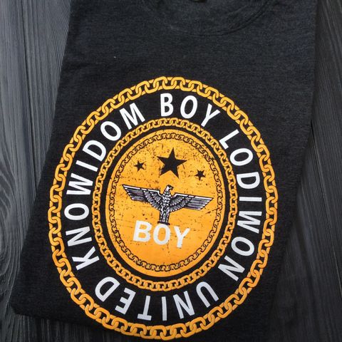 BOY T-shirt