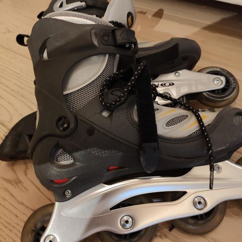 Rollerblades str 40 1/3 for damer, knapt brukt