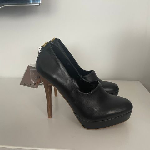 Zara pumps i sort skinn, str.38 Nye!