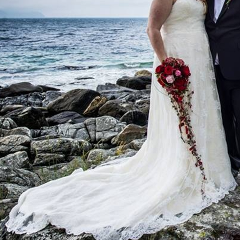 Skreddersydd brudekjole selges (NY PRIS)