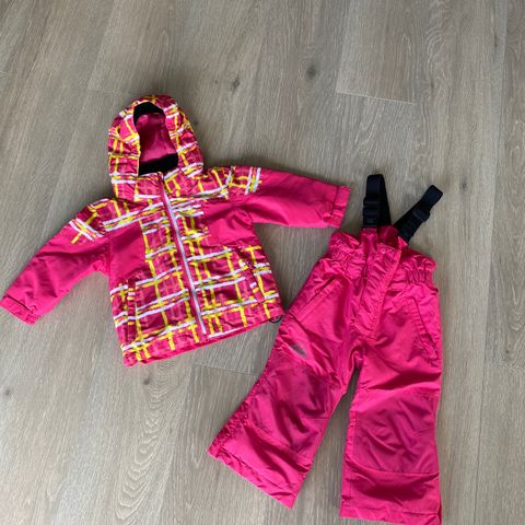 Som ny  2-delt Mckinley vinter/skidress til jente i str.92