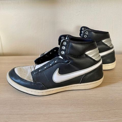 Nike str. 38,5