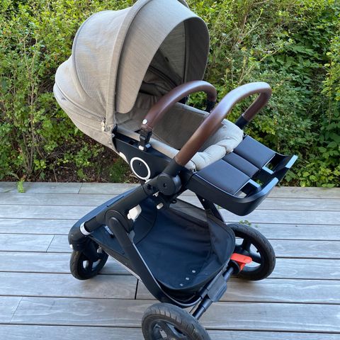 Stokke Trailz beige med brune håndtak 2020 model