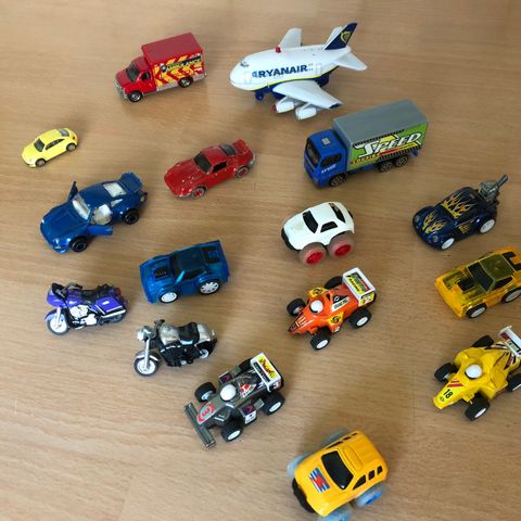 Små biler (noen matchbox biler/fly)