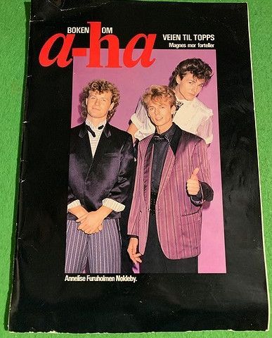 Boken om A-HA. Veien til topps. Magnes mor forteller (1985)