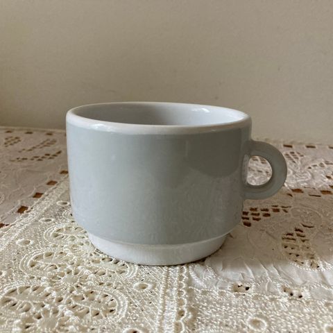 Grå kopp/krus fra Pantone - Serax collection - cool gray 3