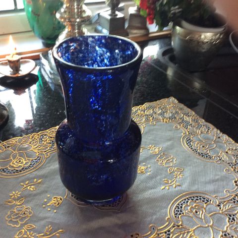 Flott vase i kunstglass fra Magnor glassverk - 880 gram - som ny