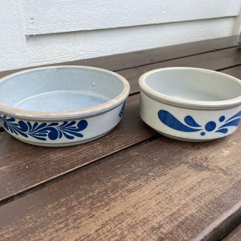 Håndlaget blå keramikk skåler - 2 stk - 100kr per stk