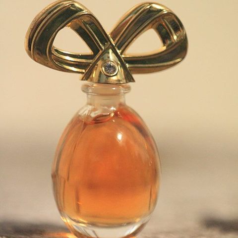 WHITE DIAMONDS fra Elizabeth Taylor.  REN parfyme. 3,5 ml.  Vintage duft