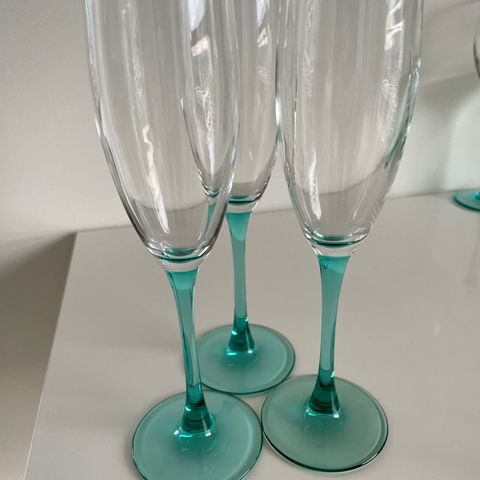 Vintage Luminarc France Grønn Champagne glass (22 cm høy x 5 cm diameter)