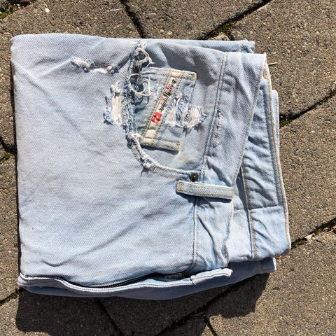 DIESEL shorts i str. 33. Svært lite brukt!