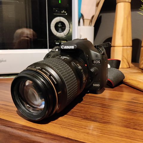 Canon Eos 500 D. Med flere objektiver.