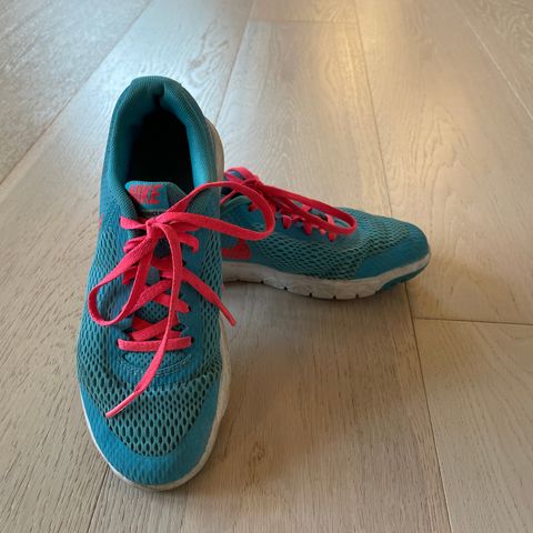 Nike sko str 35,5